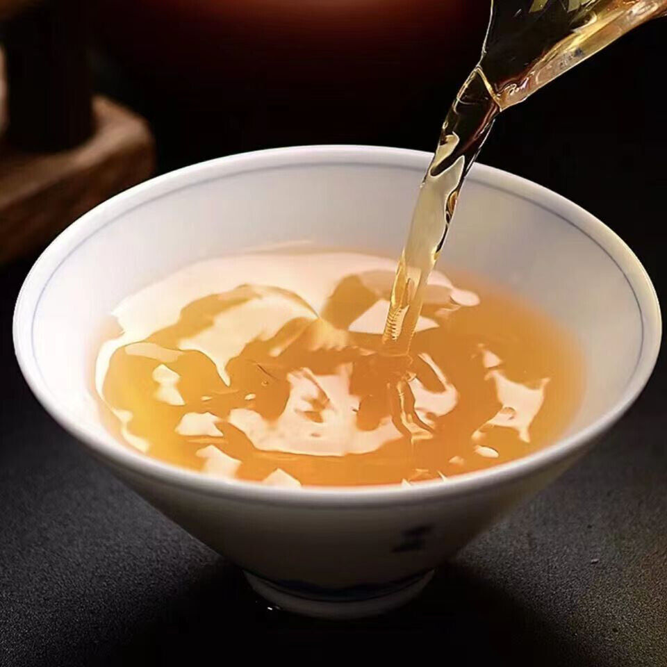 Yunnan Old Tree Pu-erh Sheng Tea Big Leaf Pu'er Tea 357g Yiwu Puerh Tea Cake