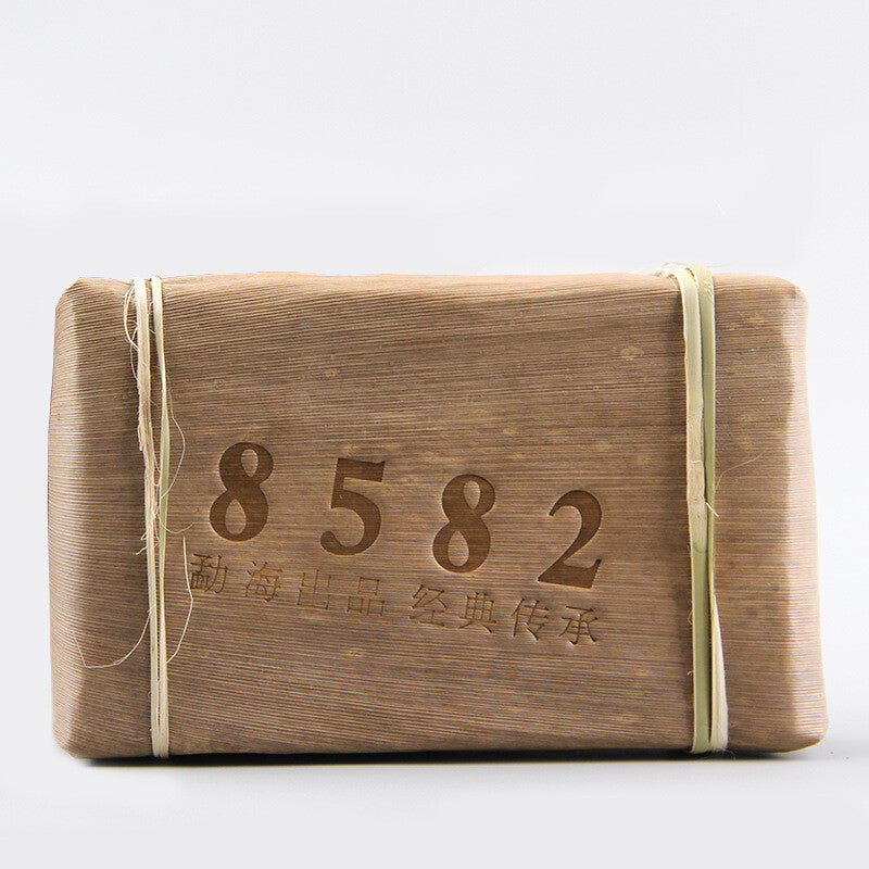 Yunnan Menghai Classical 8582 Raw Puer Tea Brick Old Tree Sheng Puerh 250g