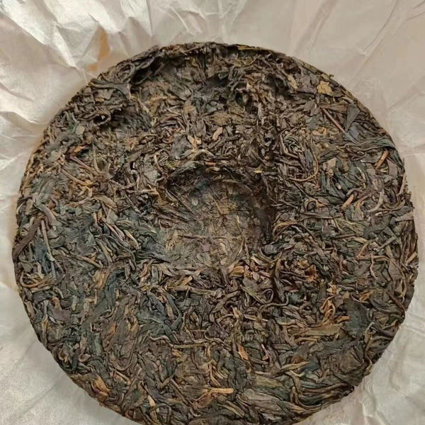 357g Yiwu Aged Pu-erh Raw Tea Old Puerh Raw Tea Cake Ancient Tree Pu'er Tea