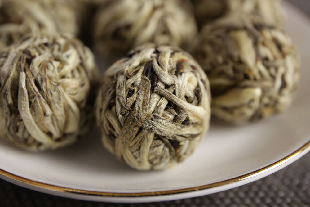 Handmade Moonlight Yunnan White Tea Beauty Silver Needle White Tea Ball Long Zhu