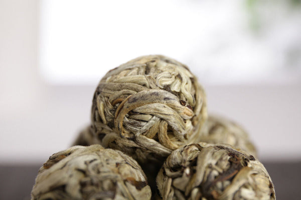 Handmade Moonlight Yunnan White Tea Beauty Silver Needle White Tea Ball Long Zhu