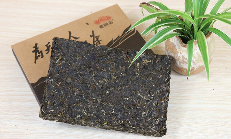 Haiwan Old Comrade Made Good Tea for Everyone Raw Pu-erh Brick Puer 250g