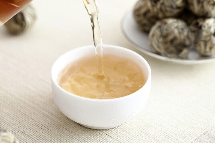 Yunnan High Mountain Old Tree White Tea Handmade Yue Guang Bai Dragon Ball Moon