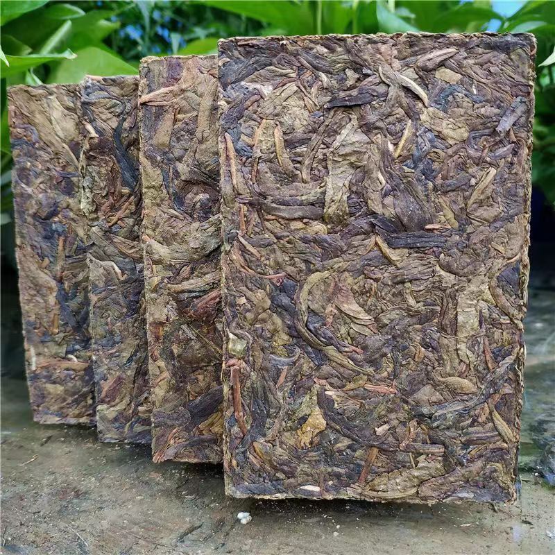 Golden Leaf Puerh Sheng Tea Yunnan Old Tree Pu-erh Tea 250g Pu'er Tea Brick