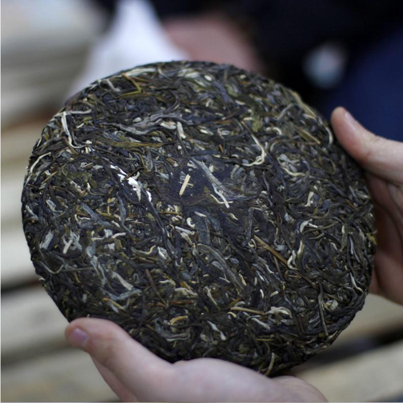 357g Yunnan Pu-erh Raw Tea Cake Laomane Puerh Shengcha Organic Pu'er Green Tea Secondary image