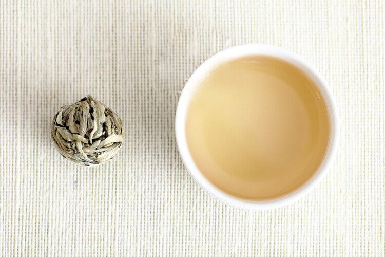 Yunnan High Mountain Old Tree White Tea Handmade Yue Guang Bai Dragon Ball Moon