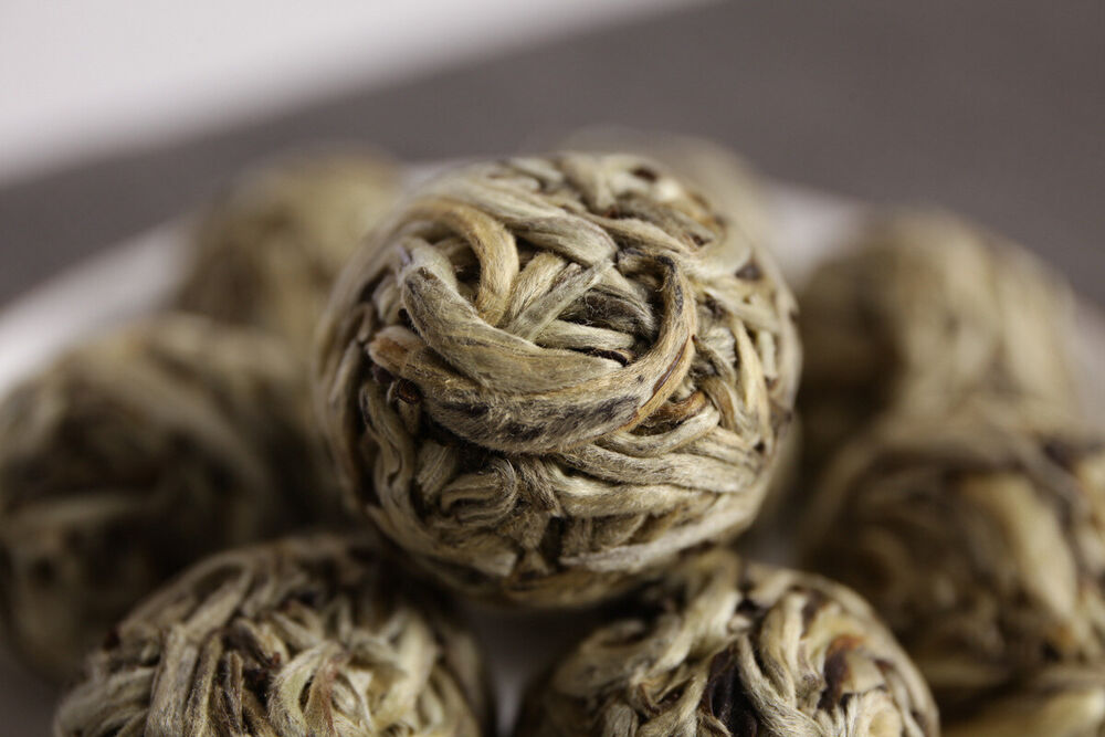 Handmade Moonlight Yunnan White Tea Beauty Silver Needle White Tea Ball Long Zhu