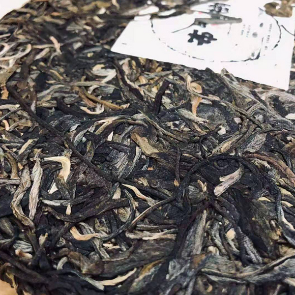 357g Spring Big Leaves Pu-erh Raw Tea Cake Bulang Puerh Shengcha Yunan Pu'er Tea
