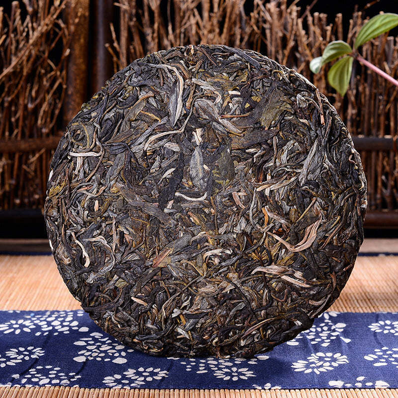 Qingzhi Puerh Shengcha Organic Pu'er Green Tea 200g Yunnan Pu-erh Raw Tea Cake Secondary image
