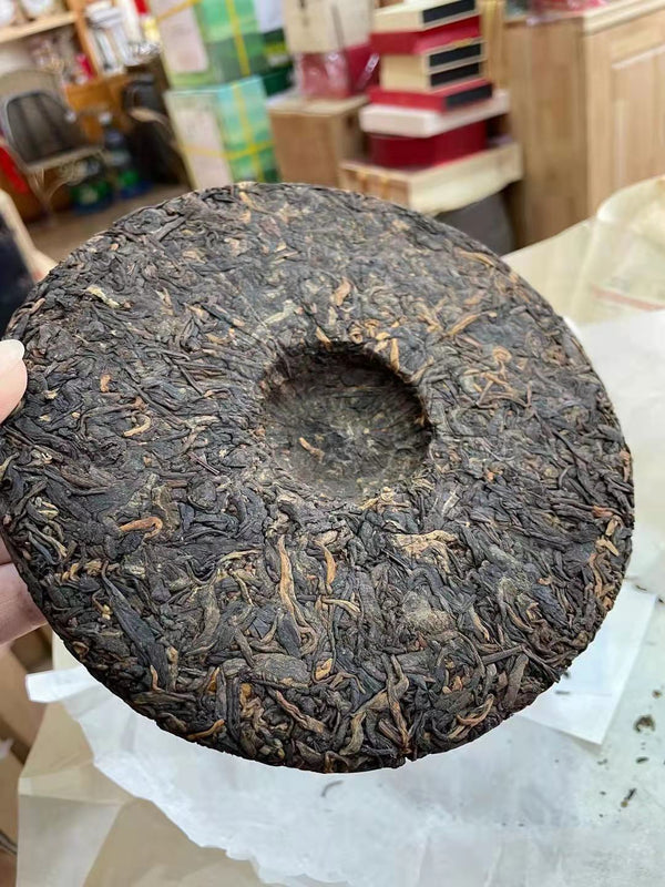 Yi Dai Zong Shi * Haiwan Old Comrade Premium Ripe Pu'er Shu Puer Tea 357g
