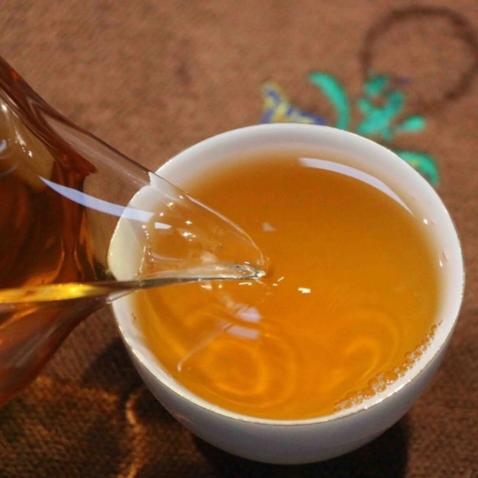 Chunming Gold Award Organic Thousand-year Old Tree Yiwu Pu-erh Tea 357g Raw