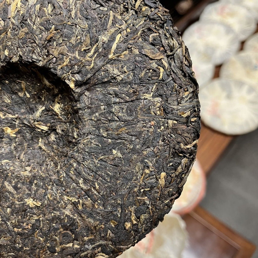 Xiaguan 8113 Brown Mountain Early Spring Green Cake XY Pu'er Tea Raw 357g