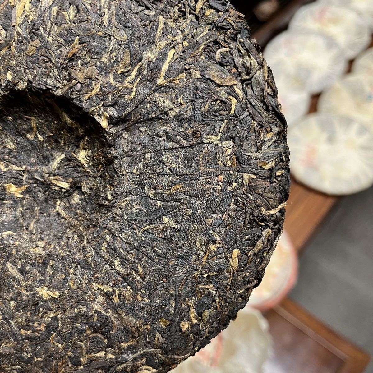 Xiaguan 8113 Brown Mountain Early Spring Green Cake XY Pu'er Tea Raw 357g