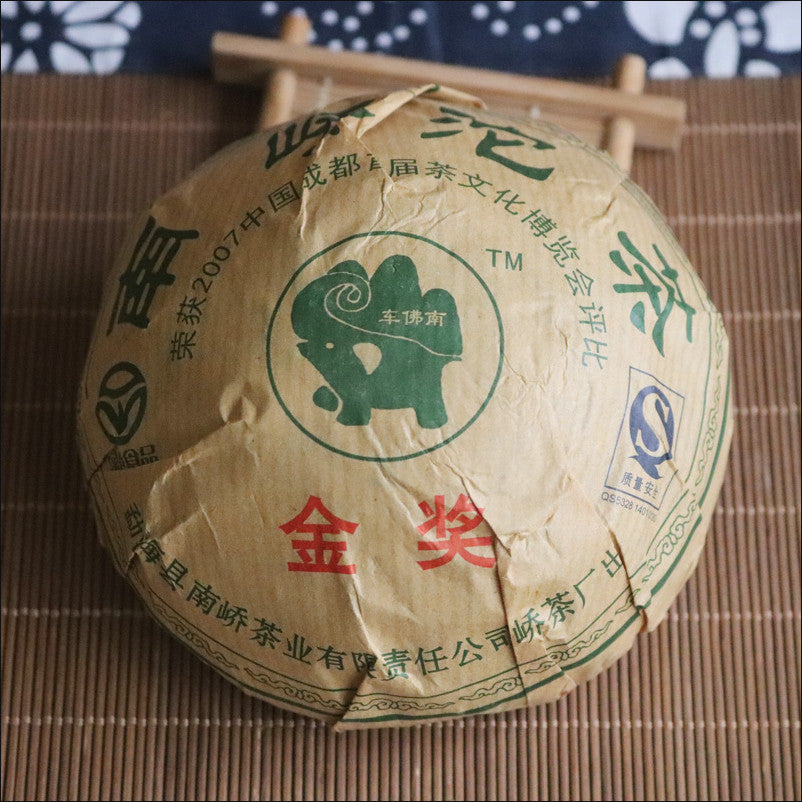 CIFbuy 2008 Year Yunnan Nanqiao Tuocha Pu-erh Tuo Cha Puer Tea Raw 250g Gold Award
2008年云南南桥沱茶普洱生茶250克金奖