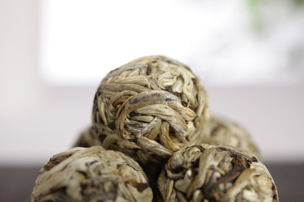 Handmade Moonlight Yunnan White Tea Beauty Silver Needle White Tea Ball Long Zhu