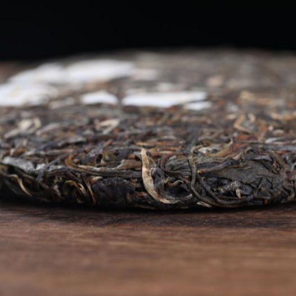 Gâteau au thé Pu'er du Yunnan Yiwu 357g thé cru Pu'er du début du printemps