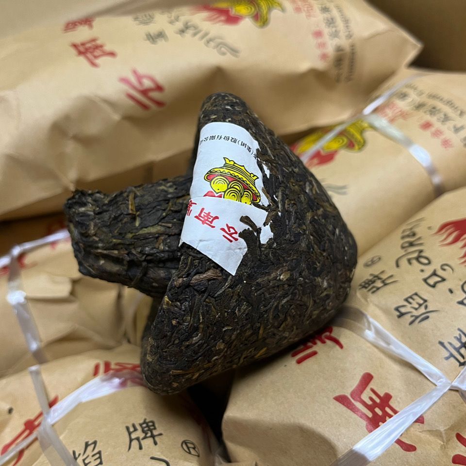 Yun Nan Jin Cha * Xiaguan Baoyan Toucha Raw Mushroom Tuo Puer Tea 250g