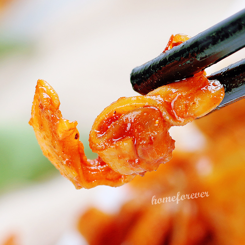 30 Bags Wuziwei Spicy Gristle Snacks Chinese Specialty Food 伍滋味脆脆骨香辣味