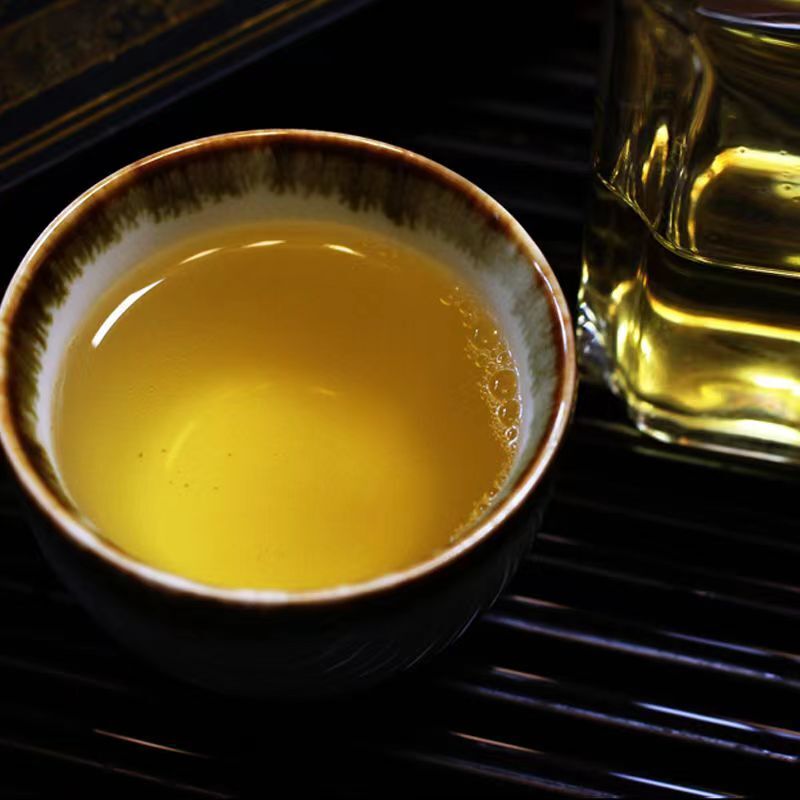 Yunnan Puerh Raw Tea Lceland Golden Leaves Raw Pu'er Tea Cake Pu-erh Tea 357g
