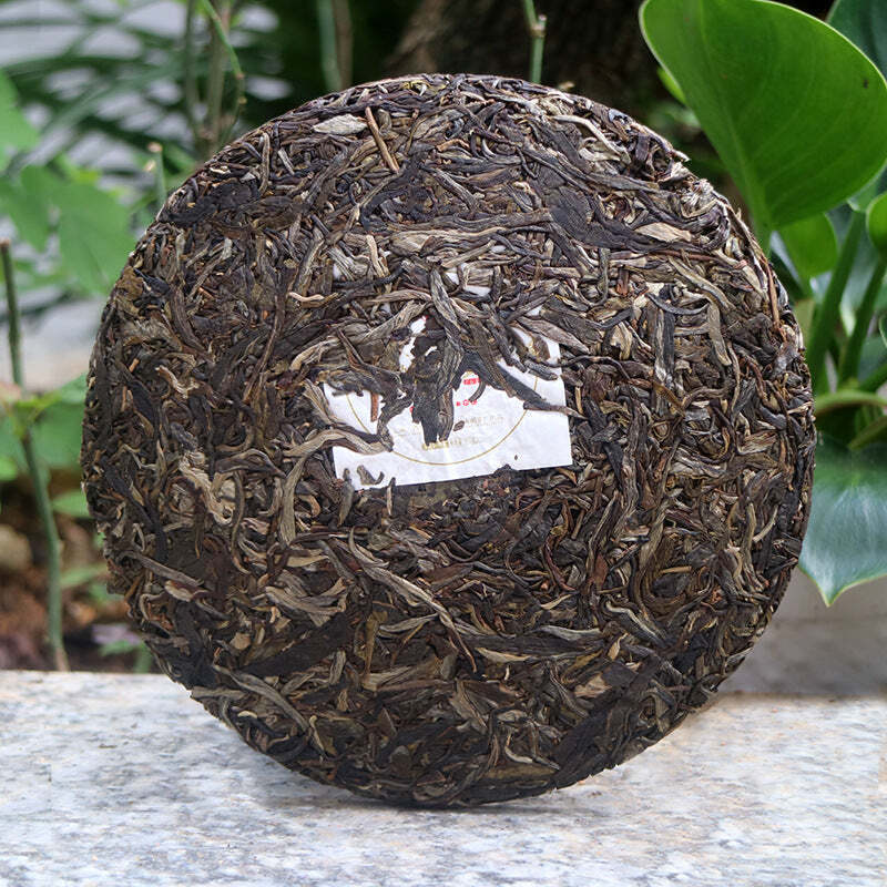Thé cru Pu'er du Yunnan brun classique gâteau au thé cru thé Pu'er 357g