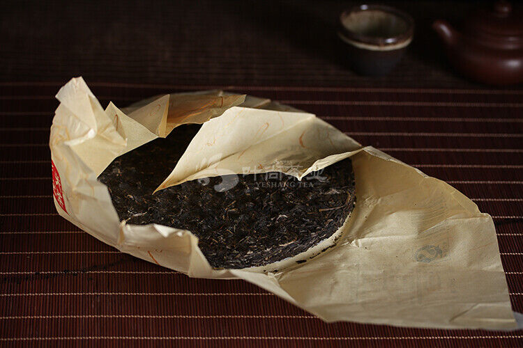 Yiwu Green Big Tree XY Xiaguan Pu-erh Yunnan Pu'er Iron Tea Cake Raw 357g