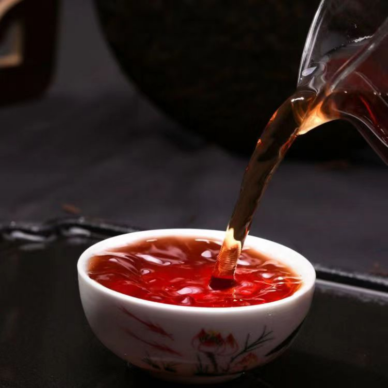 Yiwuchun Puerh Ripe Tea Cake Pu-erh Cooked Tea Pu'er Tea Chinese Black Tea 200g