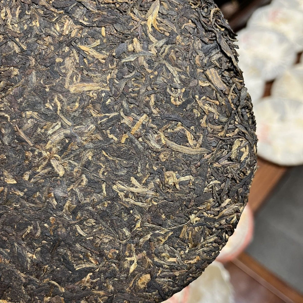 Xiaguan 8113 Brown Mountain Early Spring Green Cake XY Pu'er Tea Raw 357g
