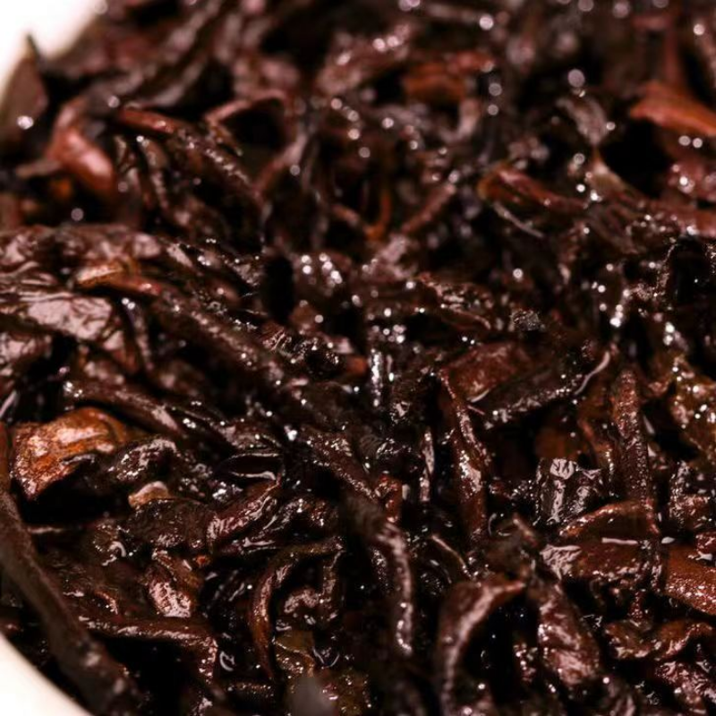 Yiwuchun Puerh Ripe Tea Cake Pu-erh Cooked Tea Pu'er Tea Chinese Black Tea 200g