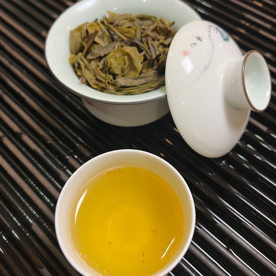 Yun Nan Jin Cha * Xiaguan Baoyan Toucha Raw Mushroom Tuo Puer Tea 250g