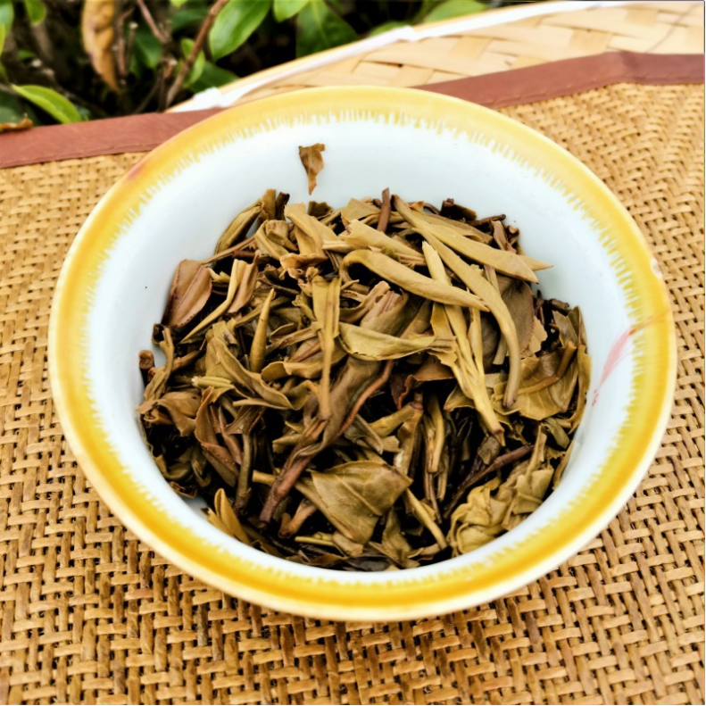 357g Laobanzhang Pu-erh Raw Tea Yunnan Menghai Puerh Tea Cake Old Tree Green Tea