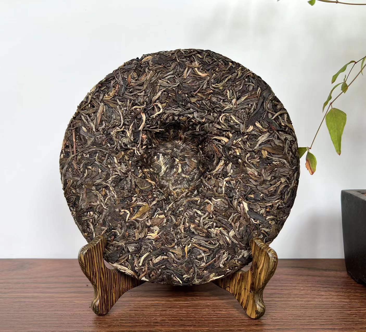 Ba Wang Qing Bin (Overlord Green Cake)  Chensheng Hao Pu-erh Tea Raw 357g