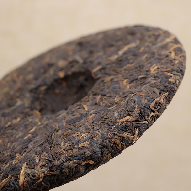 Haiwan Old Comrade 9978 Lao Tong Zhi Qi Zi Bing Cha Ripe Puer Tea 357g