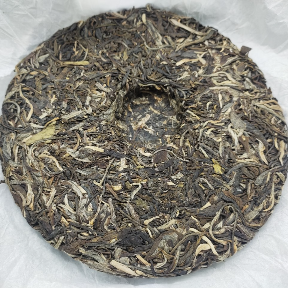 Yunnan Raw Puerh Tea Authentic Yiwu Pu-erh Shengcha Ancient Tree Pu'er Tea 357g
