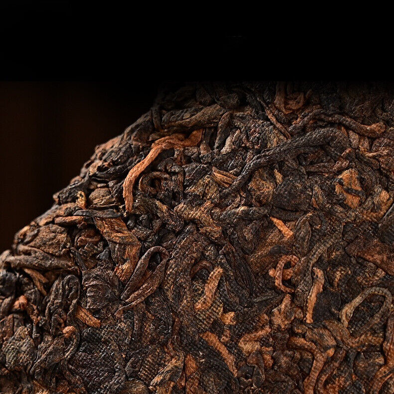 Black Tea Big Tree Golden Bud Pu'er Yunnan Old Pu-Erh Cooked Tea Cake 357g Main image