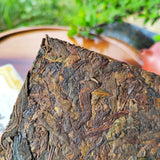 Tasty Black Tea Aged Pu'er Cha Tea Lao Ban Zhang Gold Leaf Lao Tea Brick 200g