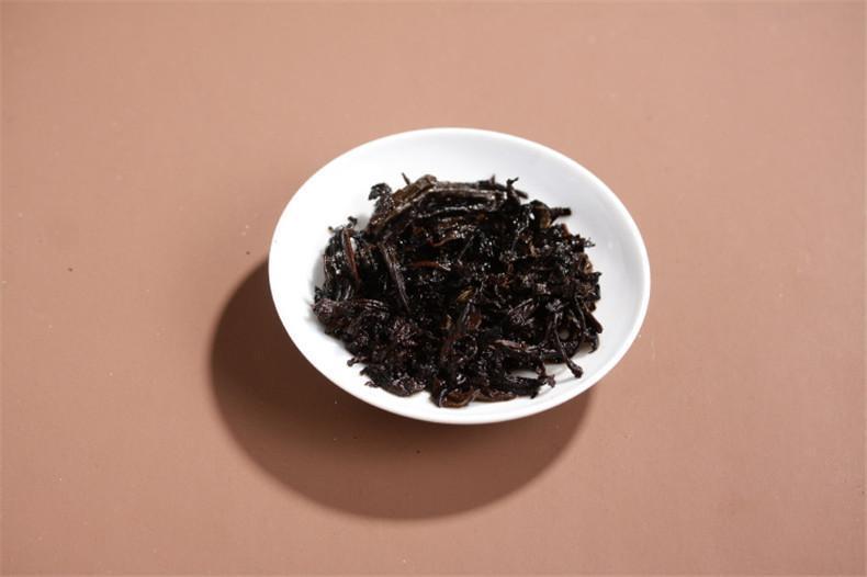Puer Raw tea-cake puerh resistant brewing bright color sweet Old ban zhang Tea