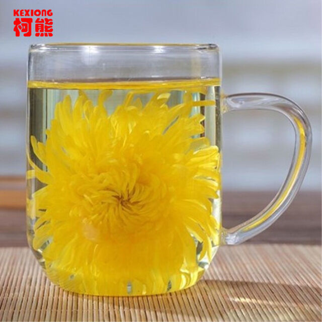 A Large Cup of Natural Herbal Tea In Summer Gold Huang Ju 4 Pieces Chrysanthemum Main image