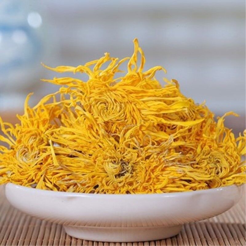 A Large Cup of Natural Herbal Tea In Summer Gold Huang Ju 4 Pieces Chrysanthemum Main image
