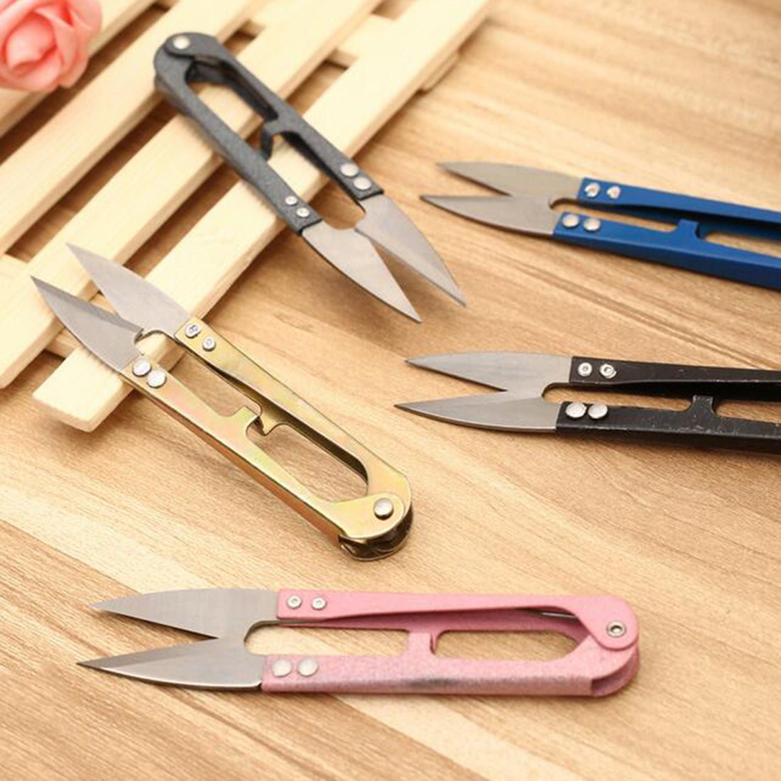 Snip Thread Cutter Scissors Tailor Scissors Sewing Cross Stitch Scissors For Fabric Cross Stitch Embroidery Random Color Main image