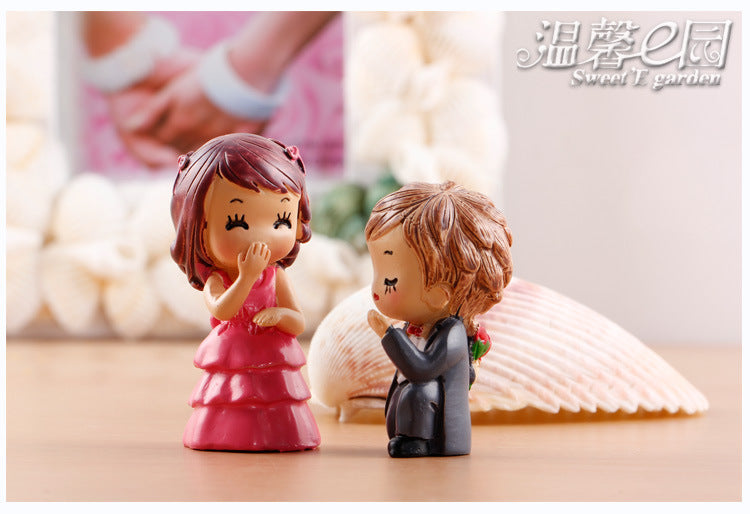 1 pair Couple Decoration Wedding Proposal Moss Micro Landscape Resin Decoration Groom Bride Small Decoration Crafts