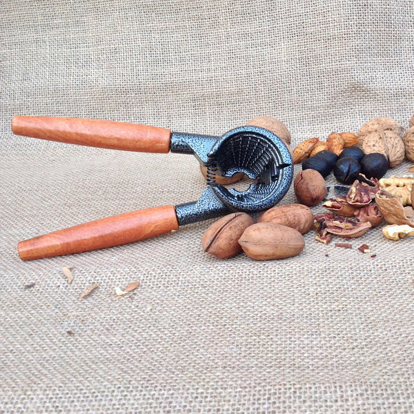 High Quality Tool Quick Nut cracker Nuts Sheller Cracker Opener Plier Kitchen Accessories Sheller Walnut Pliers Metal