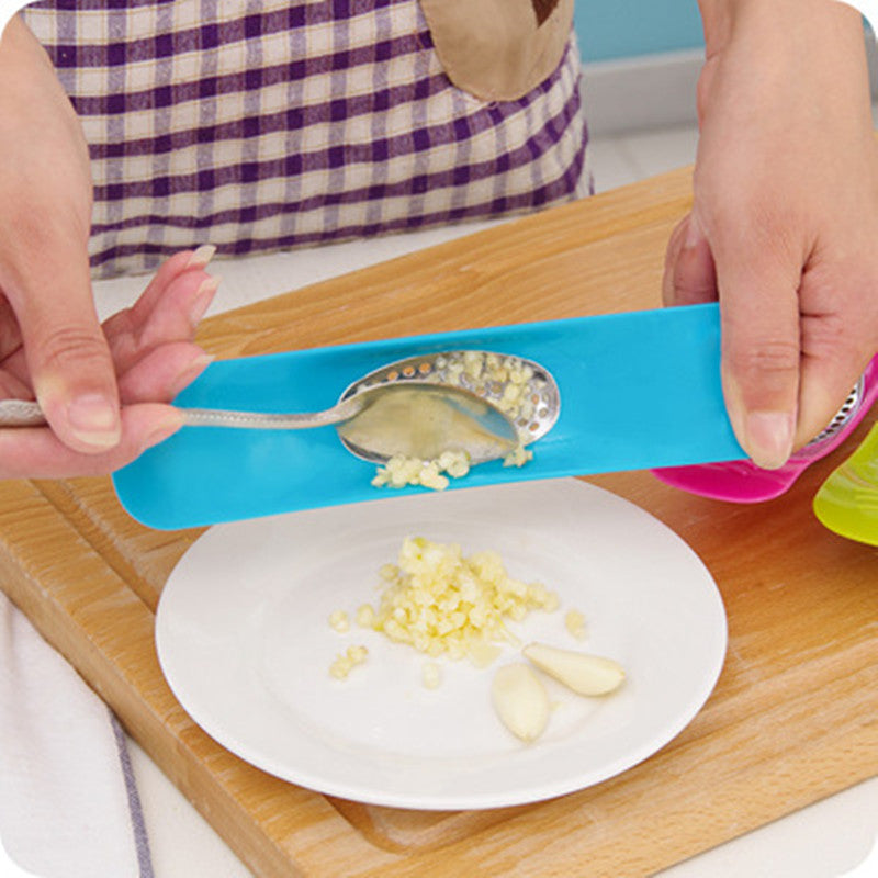 New Gadget Kitchen Press Garlic Crusher Chopper Cozinha Cuisine Accesorios Households Slice Cooking Tool