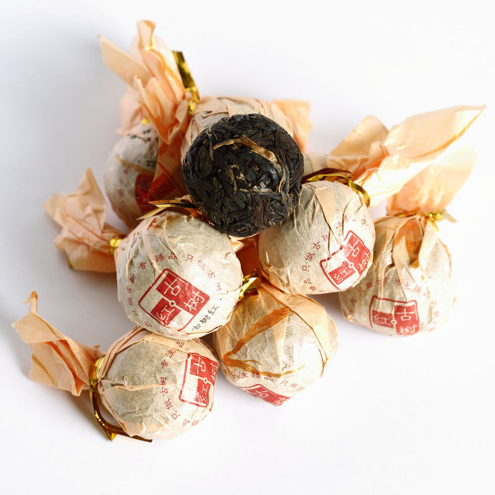 TeaHELLOYOUNG Supreme Yunnan Black Tea Dragon Pearl Fengqing Dian Hong Golden Buds Main image