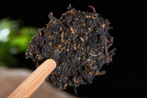 Yunnan Sun Dried Black Tea Ancient Arbor Tree Dian Hong Black Tea Cake 357g